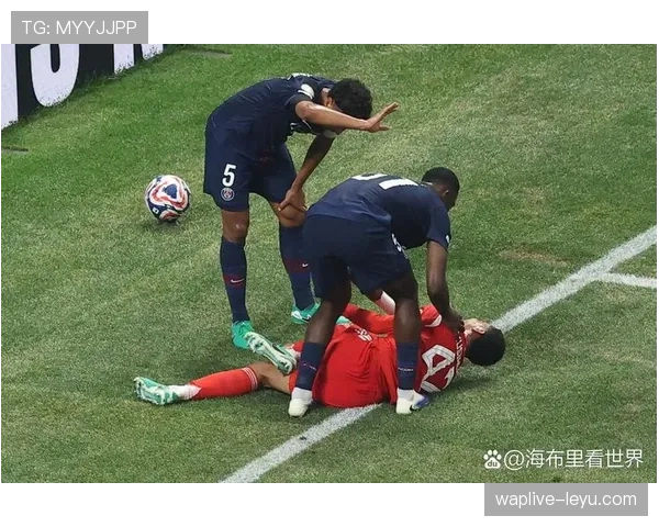 穆西亚拉积极回防显成效，助力球队后防线稳固表现抢眼