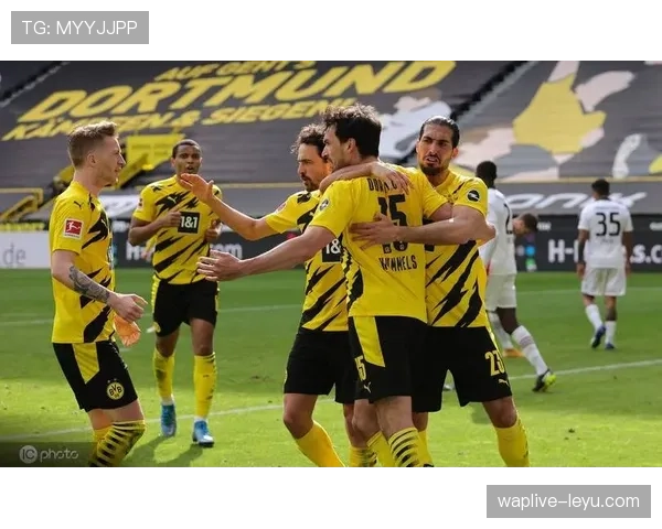 穆萨传球艺术闪耀赛场,精湛技巧与场上智慧赢得全场喝彩 穆萨传球艺术闪耀赛场,精湛技巧与场上智慧赢得全场喝彩