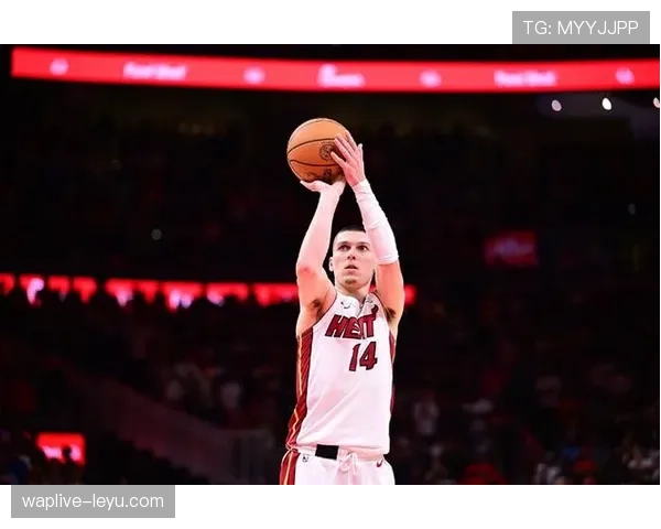 泰勒·希罗突破制造威胁提升球队关键回合得分效率