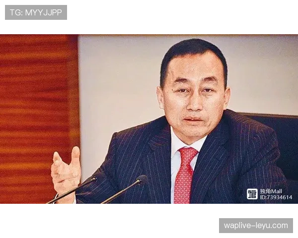 吴向东平时低调训练场上秒变土豪，穿着秒杀隔壁富豪圈了！