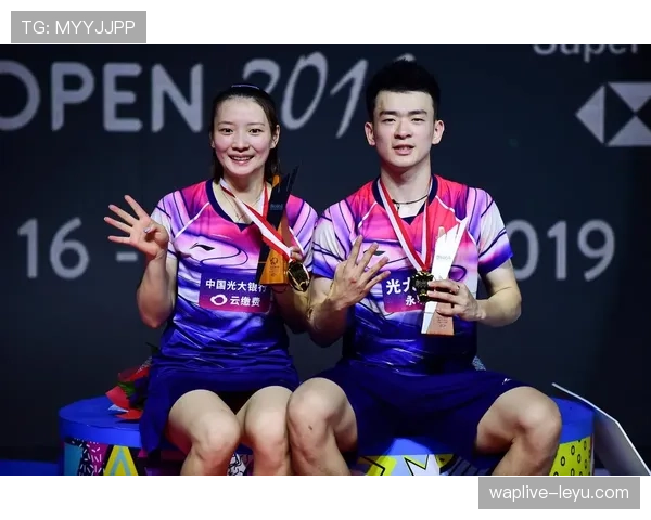 郑思维买双拖鞋花那价，我瞬间回到社畜的自我怀疑期