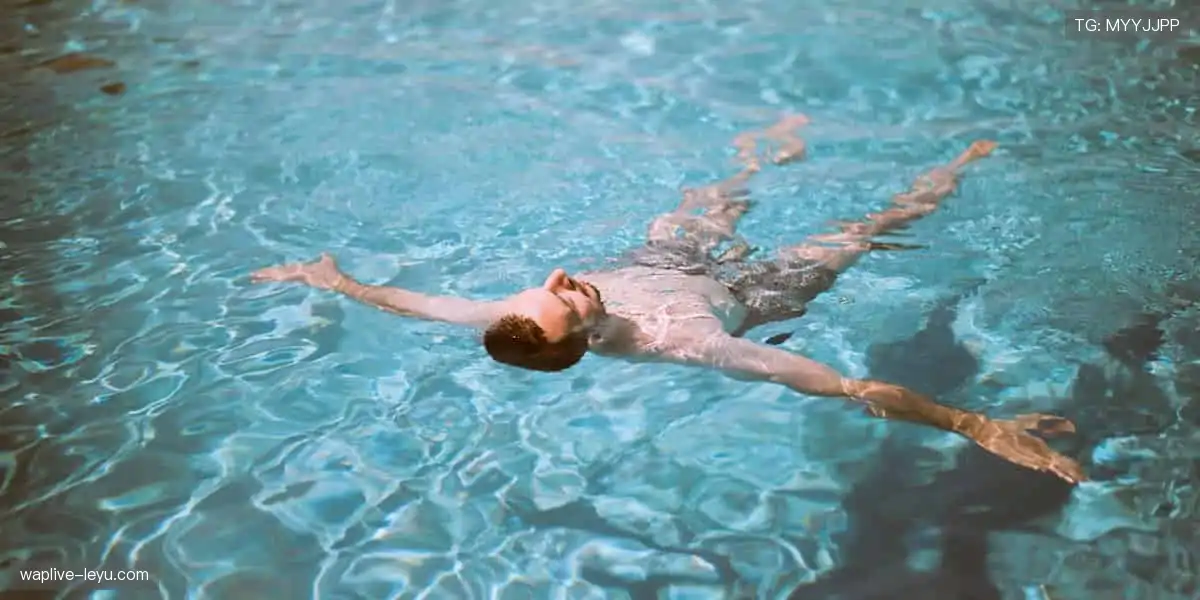 弹幕狂欢,边看边聊!💬 独家解说 + 实时数据,打造沉浸式观赛体验!